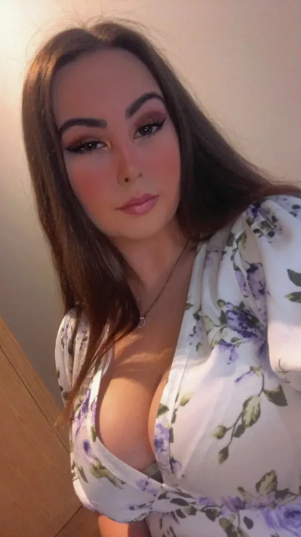 RosaFrenchGirl Avatar Bg