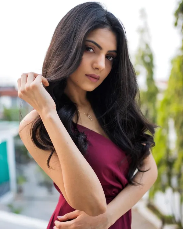 Nisha Khan Avatar Bg
