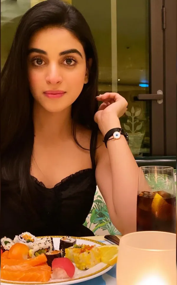 Nisha Khan Avatar Bg