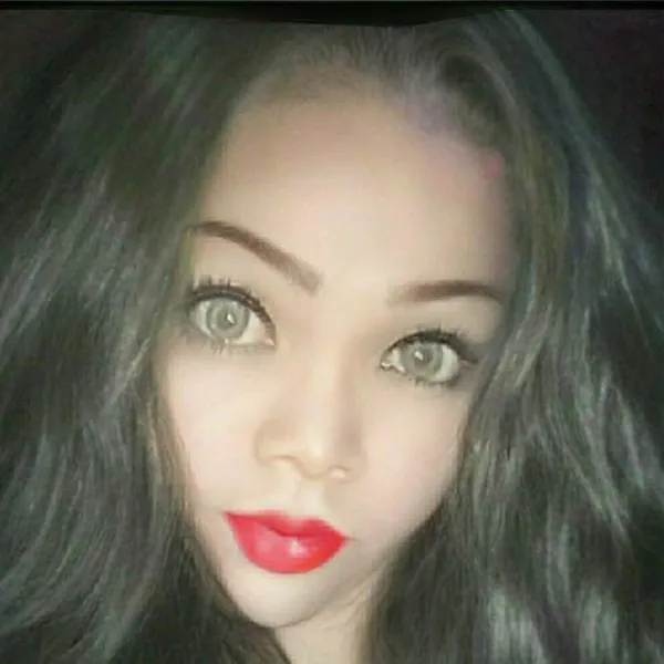 Laura Avatar Bg