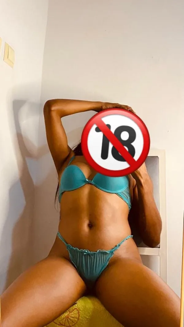 Ísis Valverde Avatar Bg