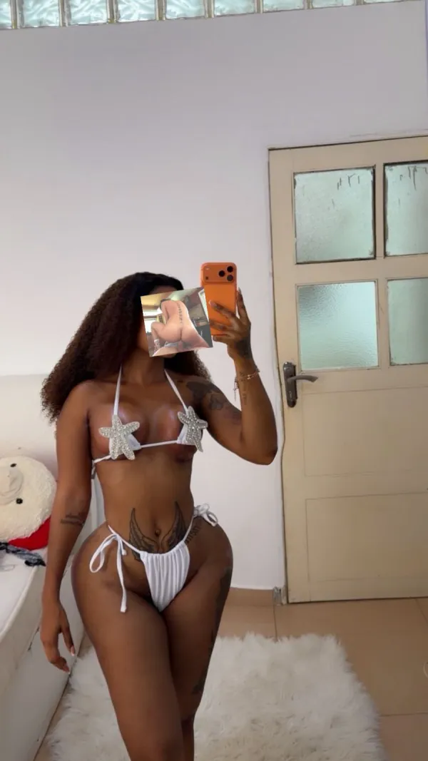 Ísis Valverde Avatar Bg