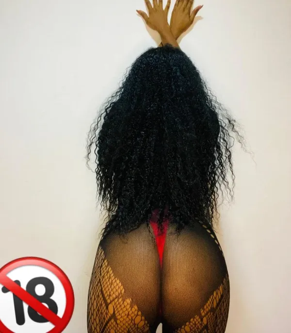 Ísis Valverde Avatar Bg