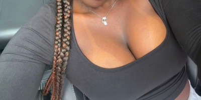 Olá estou na cidade vem ganhar prazer comigo sou Larissa de pele negra e linda