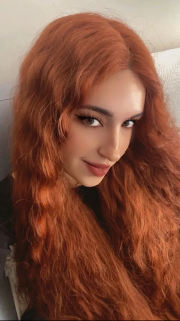 Luiza Santos Figueiredo Avatar Bg