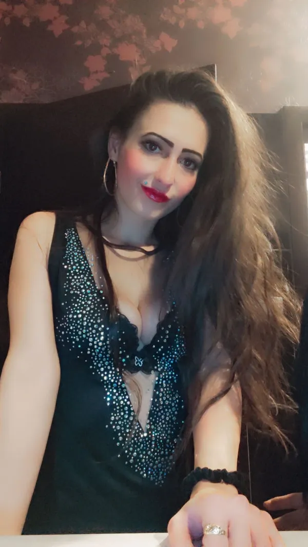 Betti Avatar Bg