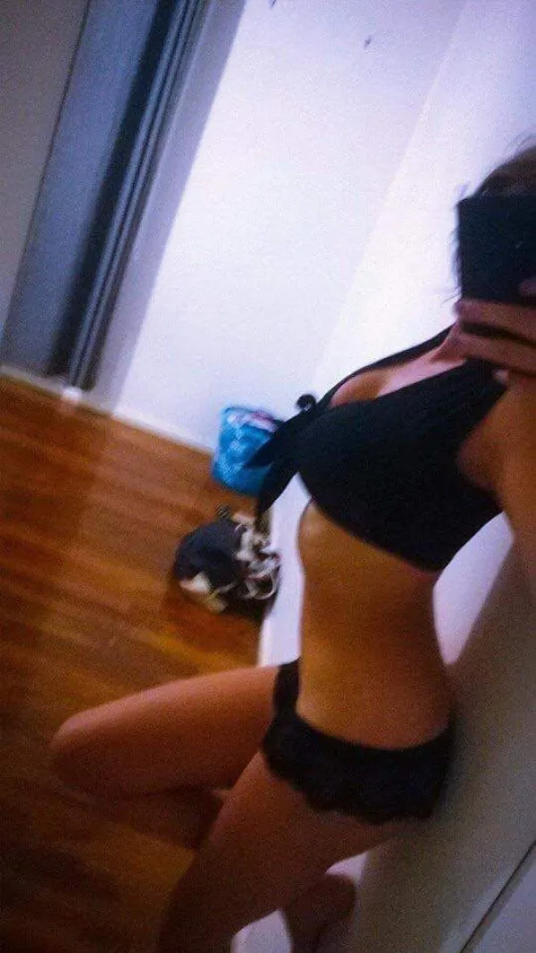 Elle Avatar Bg