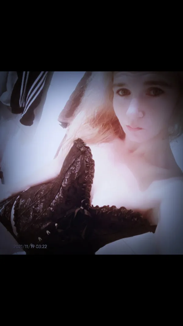Lola Avatar Bg