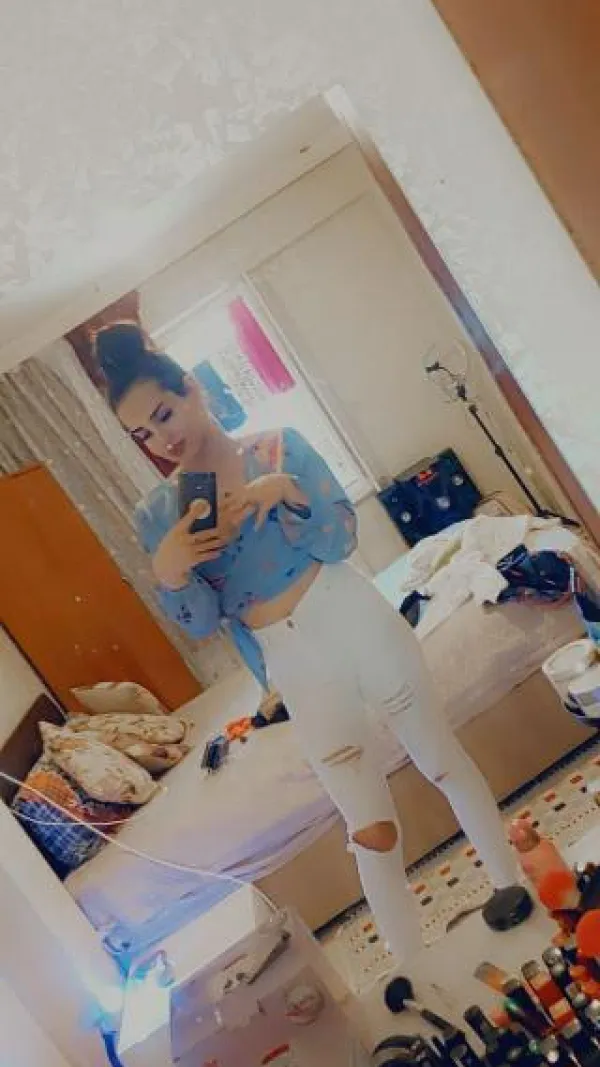 LEYLA Avatar Bg