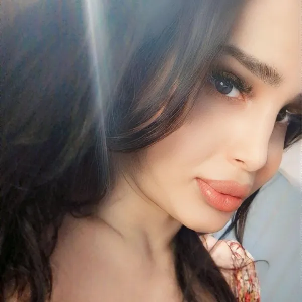 LEYLA Avatar Bg