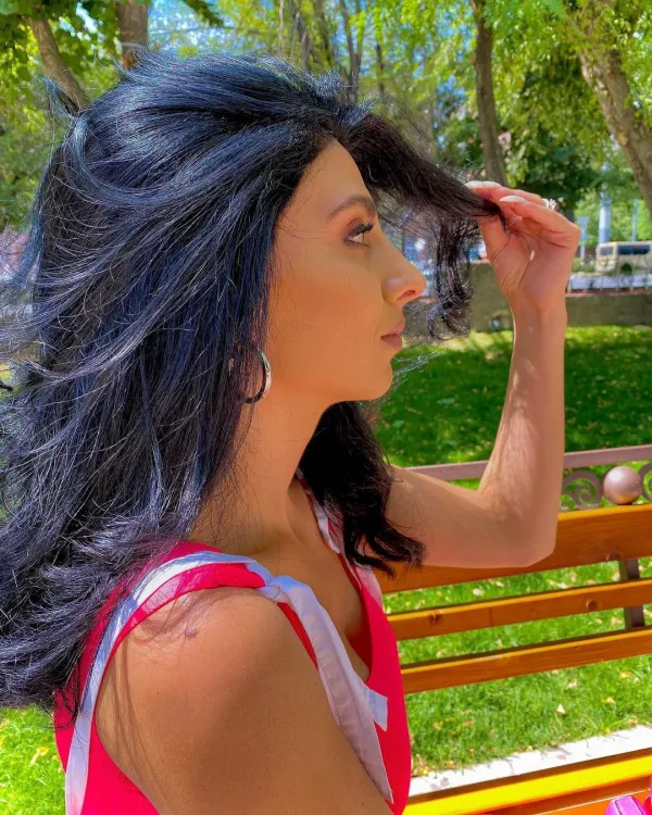 LEYLA Avatar Bg