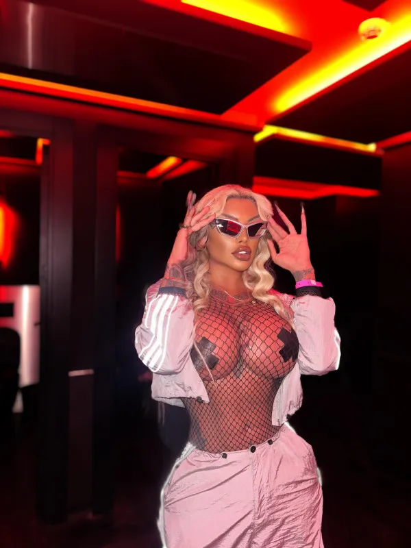Simona Avatar Bg