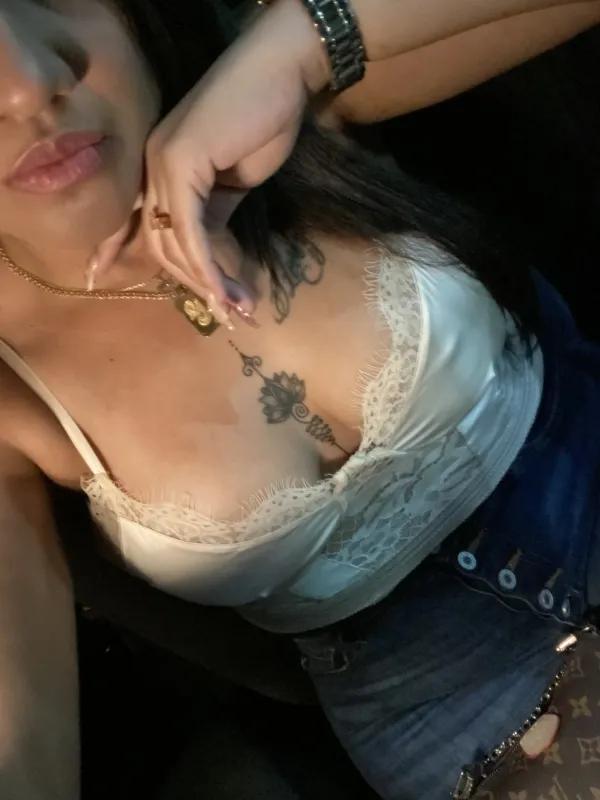 Paola Avatar Bg