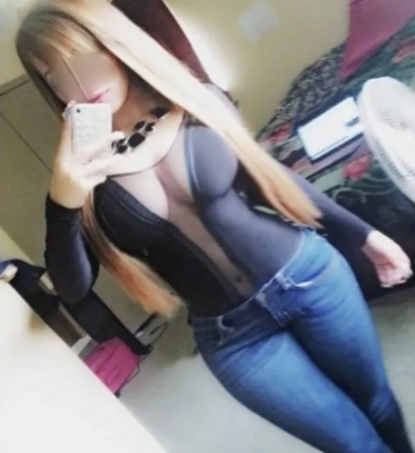 LAURA Avatar Bg