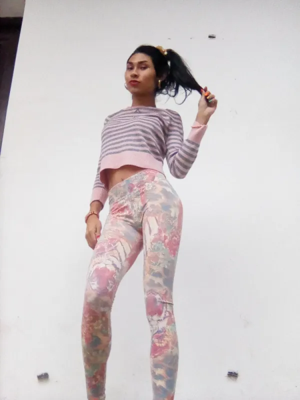 Mejor Con Pene Bella Tran Avatar Bg