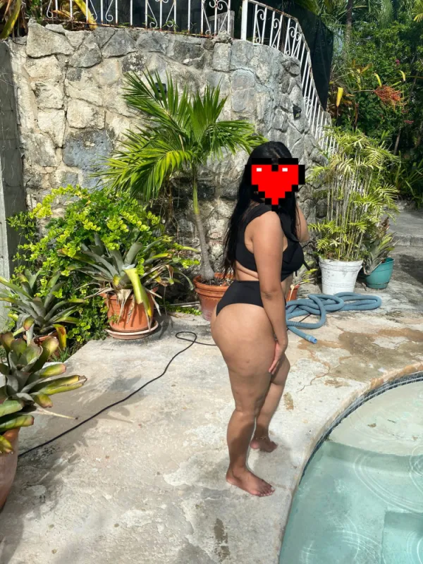 Adriana Avatar Bg
