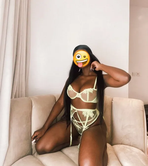 Daniela Avatar Bg
