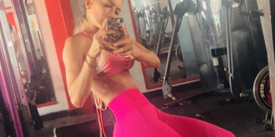 My name is Samanta Diaz. I'm Colombian and just arrived. I'm tall thin blonde and have a good bod