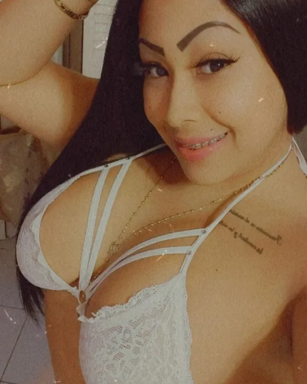 Carla Carolina Avatar Bg