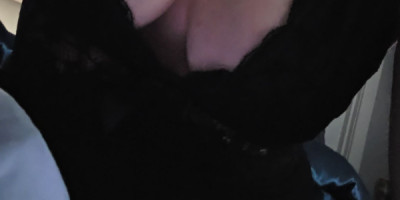 Mature woman seeking clients in massage and adult fun