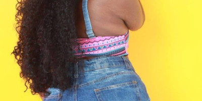 Le miel sucré qui excite un homme qui désire une collaboration sexuel en payant le tarif PREMIUM