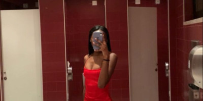 Jeune escorte skinny à la recherche de fantasmes à réaliser