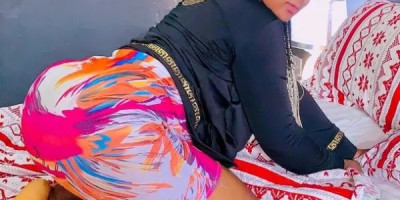 Belle beauté à la peau claire disponible pour égayer votre journée