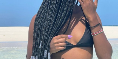 Jeune escorte skinny à la recherche de fantasmes à réaliser