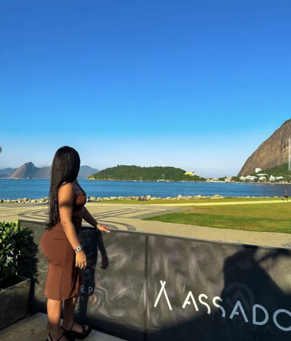 Tayná Ferraz Avatar Bg