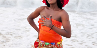 Je ne nomme Erica brou je suis une jeune travestir gay qui vie en Côte dIvoire qui recherche