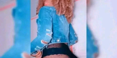 Jeune passif travesti gère bizi woubie belle fesse