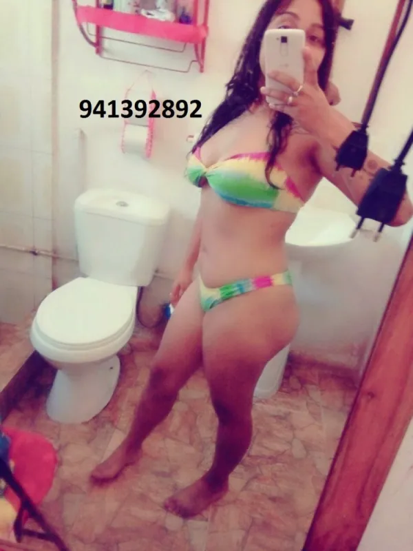 Isabella Avatar Bg