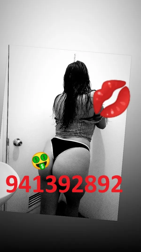 Isabella Avatar Bg