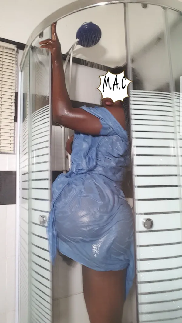 Michèle Avatar Bg