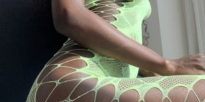 Viens te plonger dans un bain de douceur et tendresse . Skinny sexy