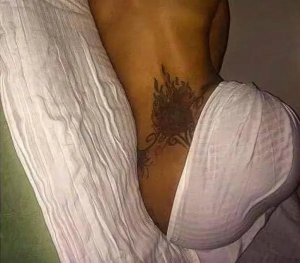 Ladelicieuse Avatar Bg