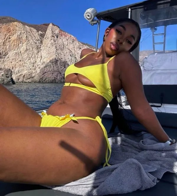 Clara Avatar Bg