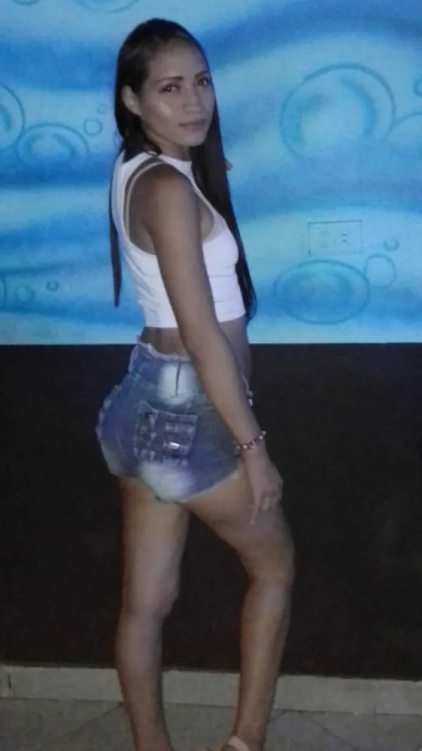 Daniela Avatar Bg