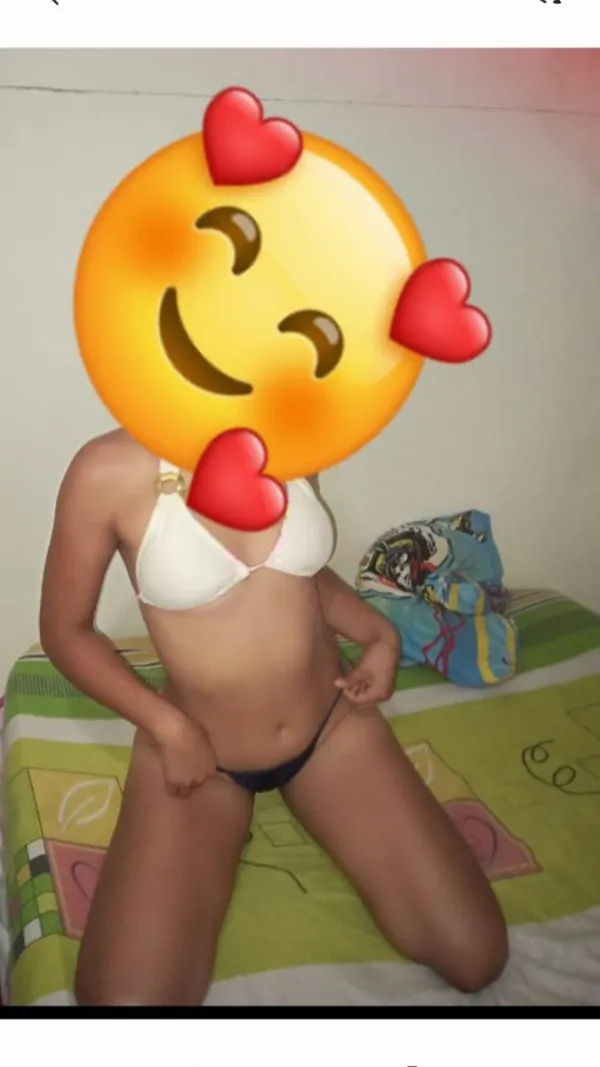 Vanessa Robayo Avatar Bg