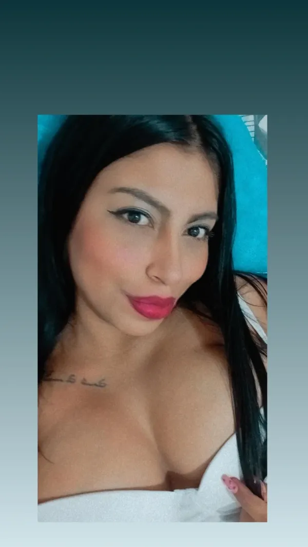Laura Avatar Bg