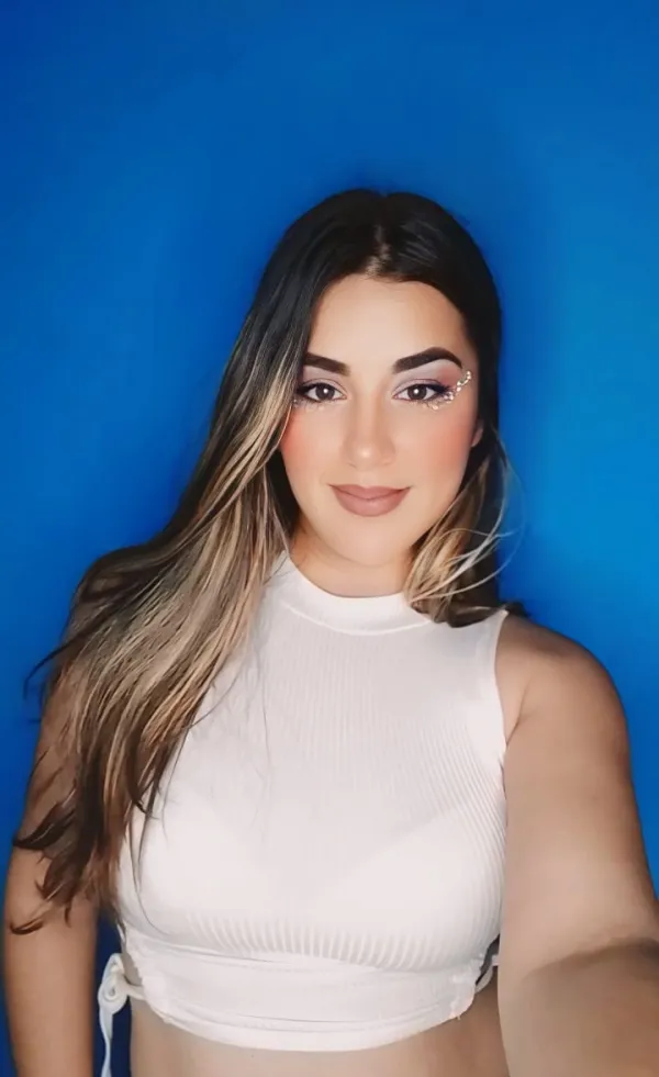 Paola Penagos Avatar Bg
