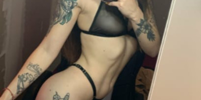 Divertía joven rubia ardiente atractiva muy caliente disponible para ti