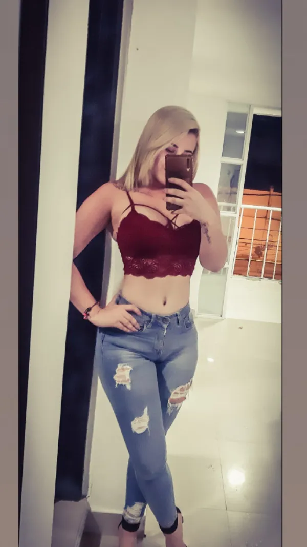 Mía Avatar Bg