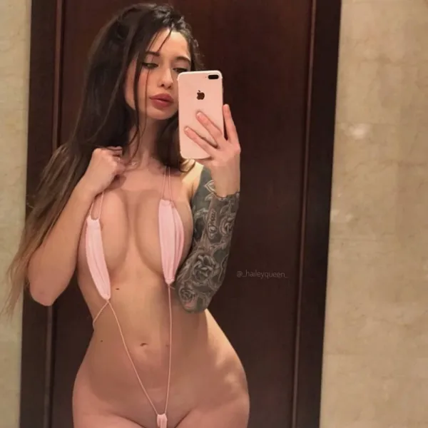 Isabella Avatar Bg