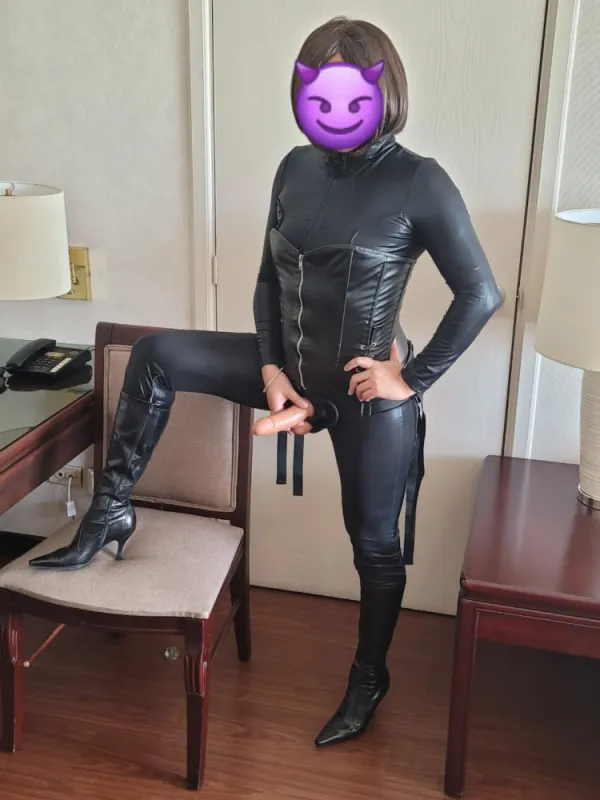 Dominatrix Guatemala Avatar Bg