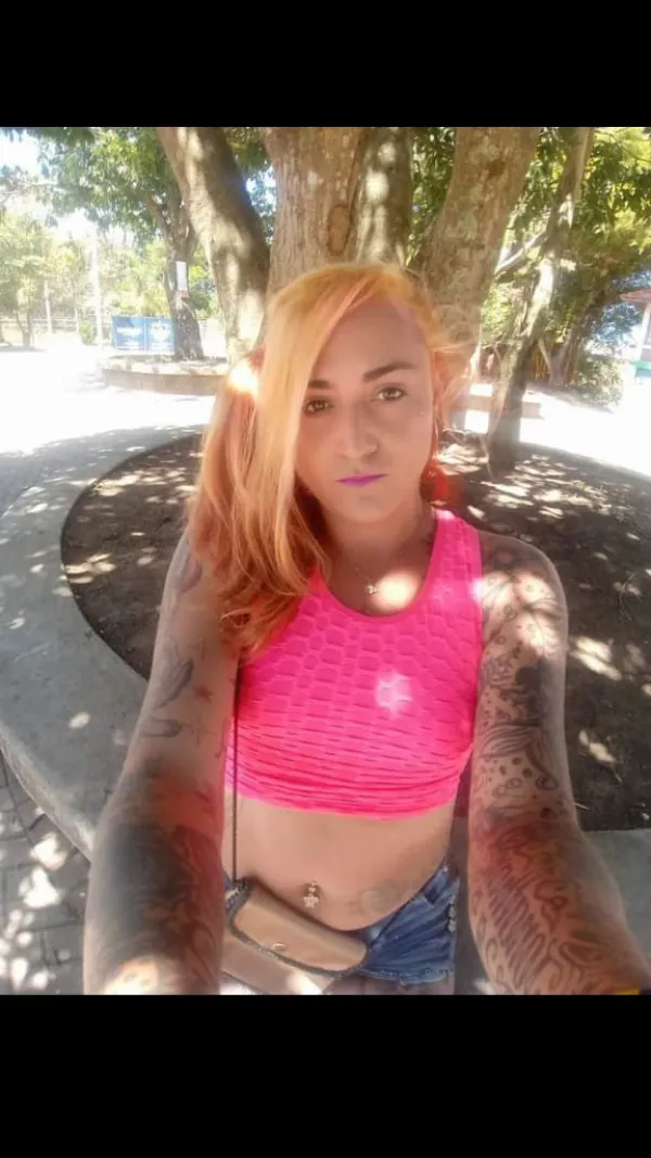 Daniela Avatar Bg