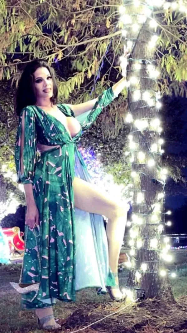 Liz Perez Avatar Bg