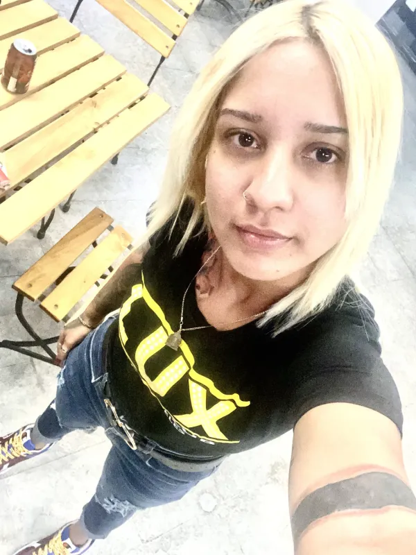 La Rubia Avatar Bg
