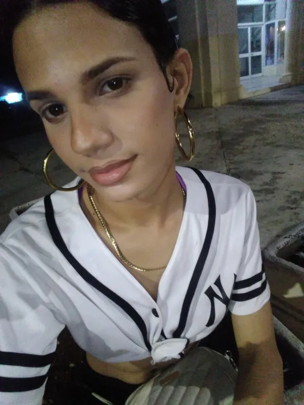 Yaniela Avatar Bg