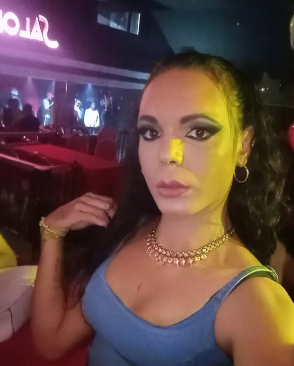 La Puti Avatar Bg
